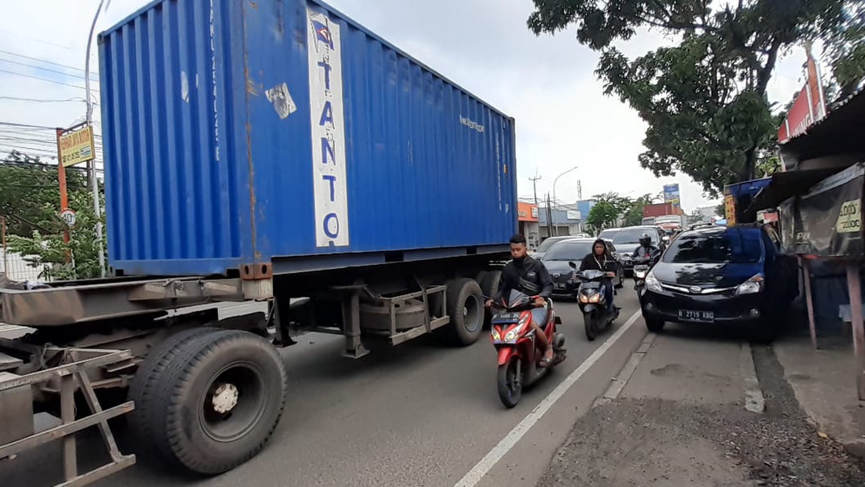 Disewakan Gudang Pinggir Jalan Raya Sultan Agung Bekasi