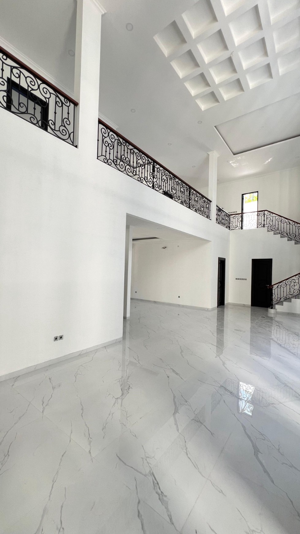 Dijual Rumah Baru, Berdesain Mewah dan Exclusive, dilengkapi dengan Kolam Renang di BIntaro Jaya Sektor 9