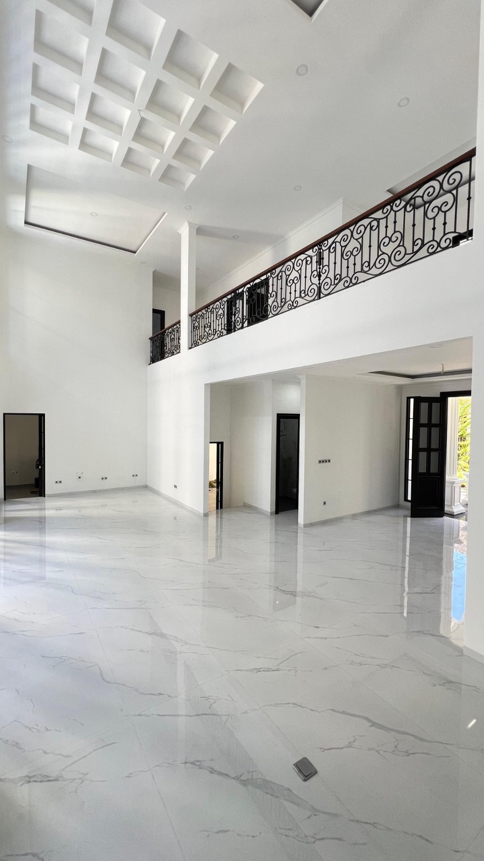 Dijual Rumah Baru, Berdesain Mewah dan Exclusive, dilengkapi dengan Kolam Renang di BIntaro Jaya Sektor 9