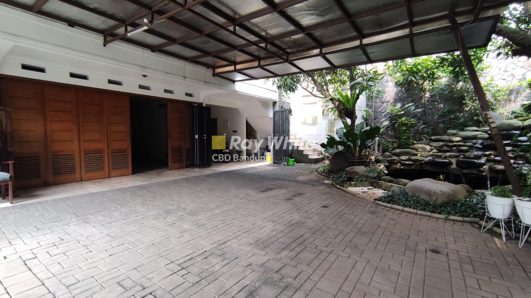 Rumah mewah 5 lantai, siap huni di Cigadung - Bandung 