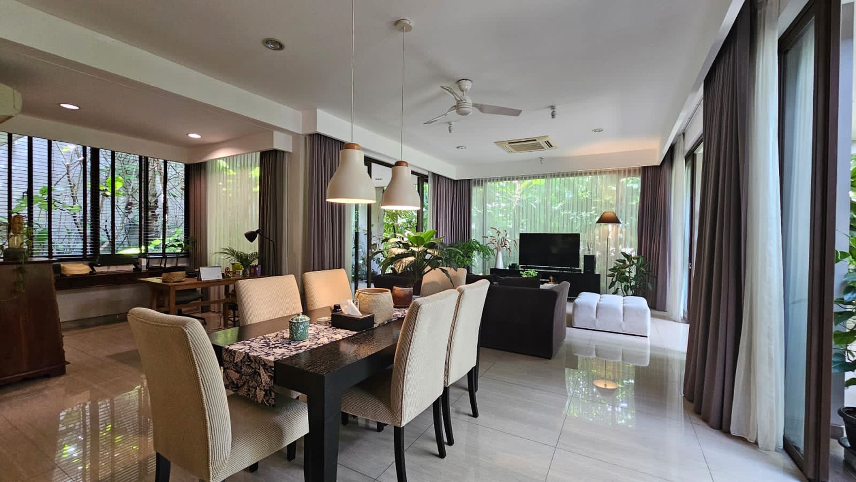 Rumah Furnish Dalam Perumahan Elite Hyarta Residence Ngaglik Sleman.