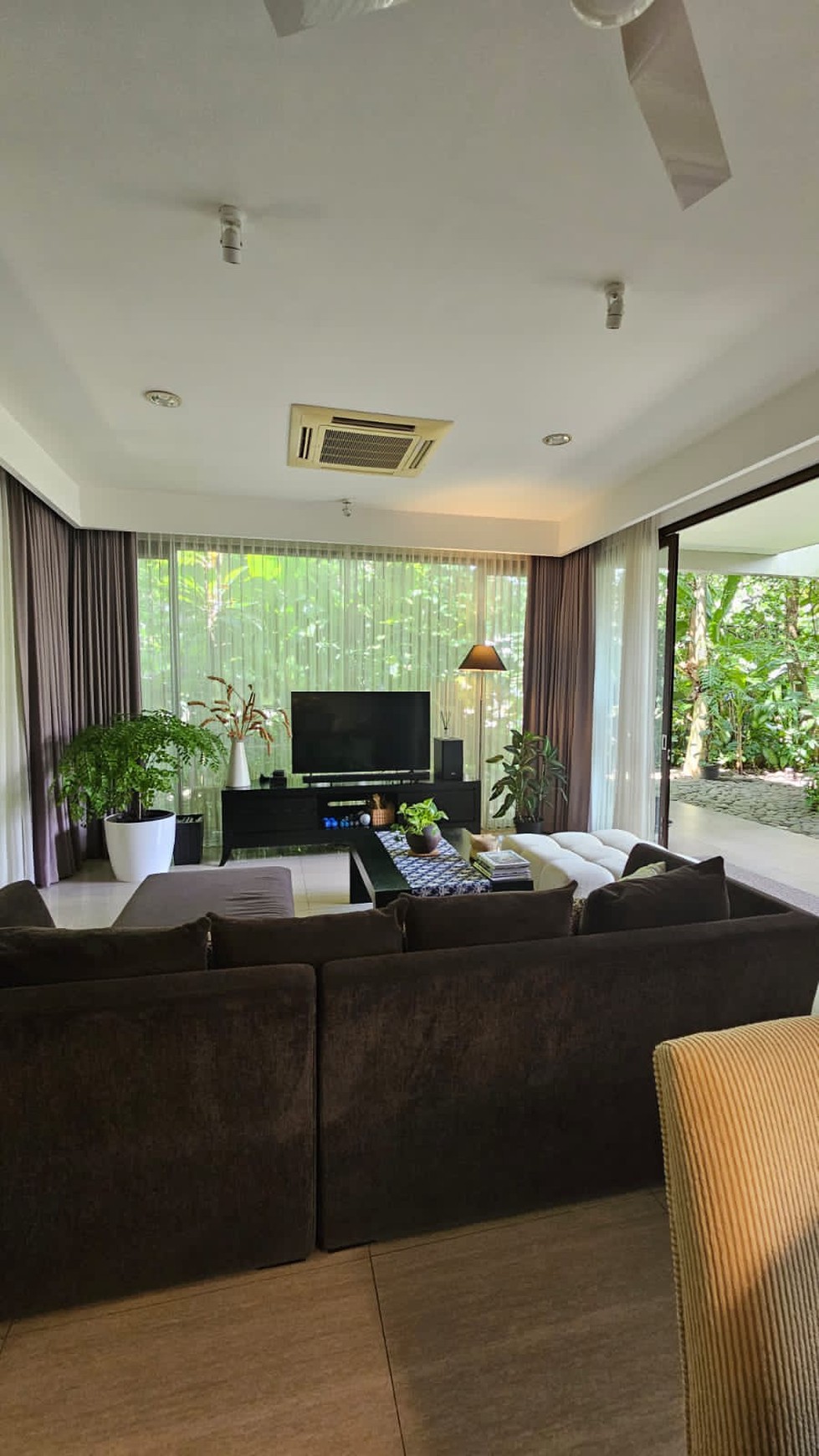 Rumah Furnish Dalam Perumahan Elite Hyarta Residence Ngaglik Sleman.