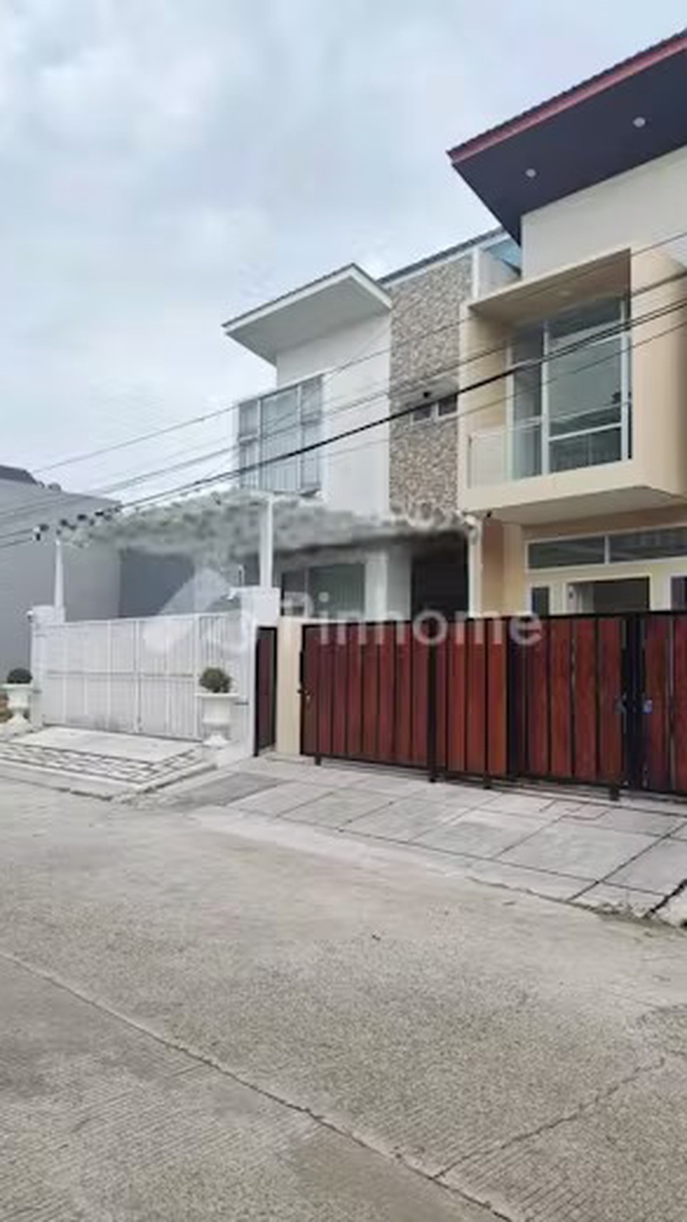 Rumah Modern 4 Kamar Tidur di Imperial Gading Jakarta Utara