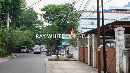 Rumah dijual di Wijaya, Area Strategis bisa untuk usaha