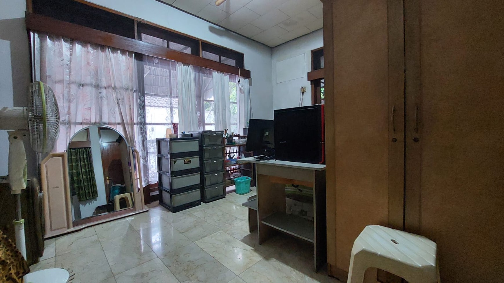 Rumah Asri, halaman luas di Bintaro Sektor 2