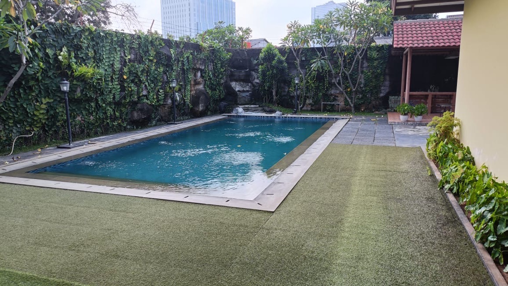 Rumah Mewah ada Kolam Renang di Pasar Minggu Jakarta Selatan