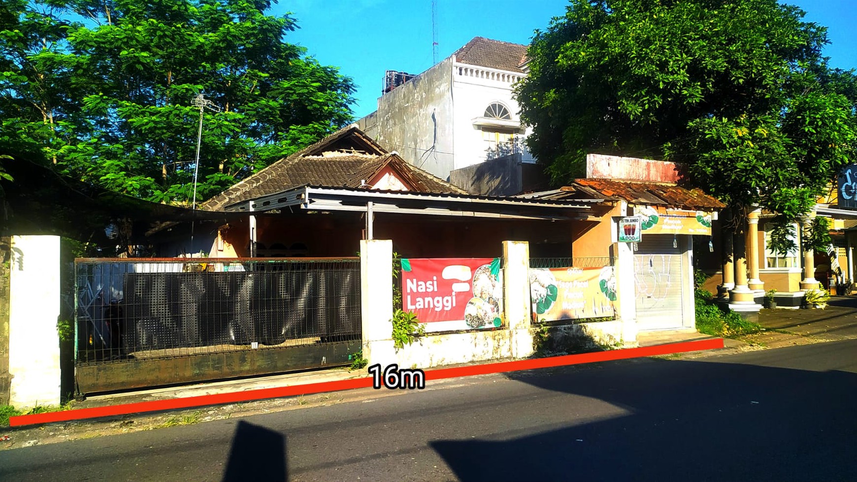 Tanah Luas 1206 Meter Persegi Bonus Bangunan Lokasi Dekat Terminal Jombor 