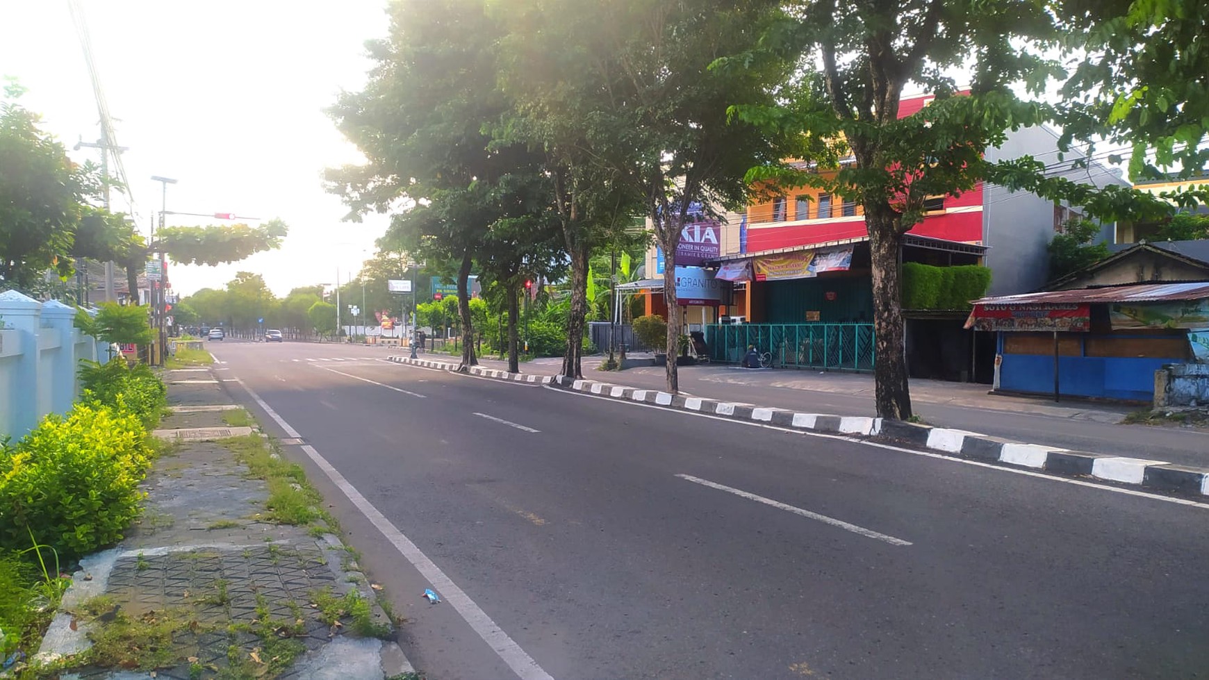 Tanah Luas 294 Meter Persegi Bonus Joglo Jawa Lokasi Dekat XT Square 