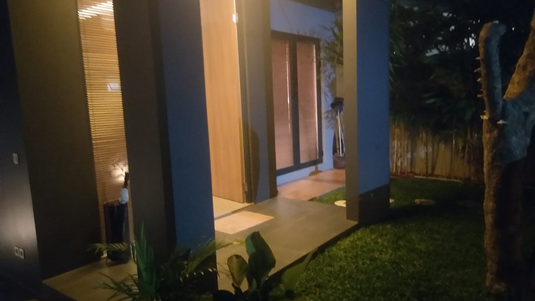 Rumah Cantik, Bagus, Full furnished di Bintaro