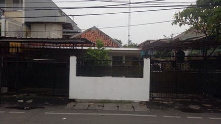 Rumah Tua 1 lantai,Lokasi Ok dan Harga Nego di Kali Baru Jakarta Pusat