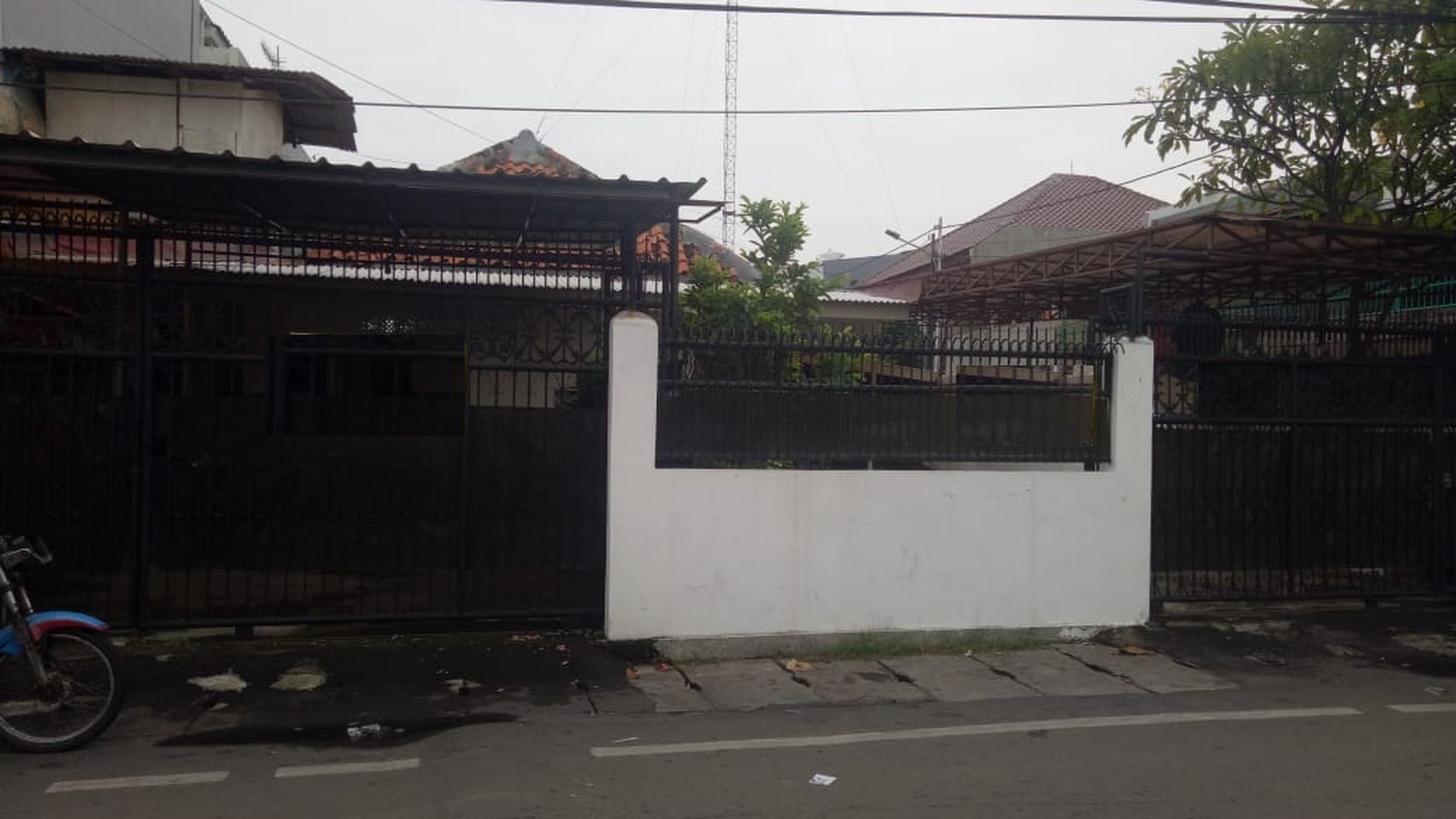 Rumah Tua 1 lantai,Lokasi Ok dan Harga Nego di Kali Baru Jakarta Pusat