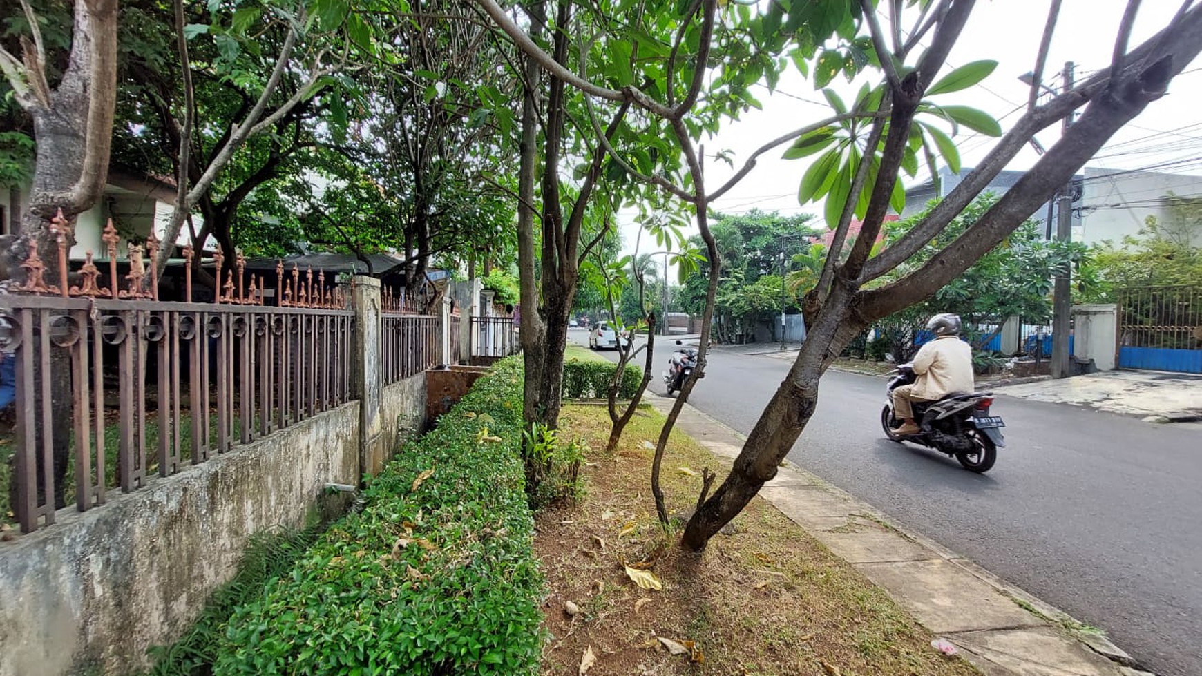 Rumah Lokasi Strategis dengan Kondisi Apa Adanya @Taman Aries, Kembangan