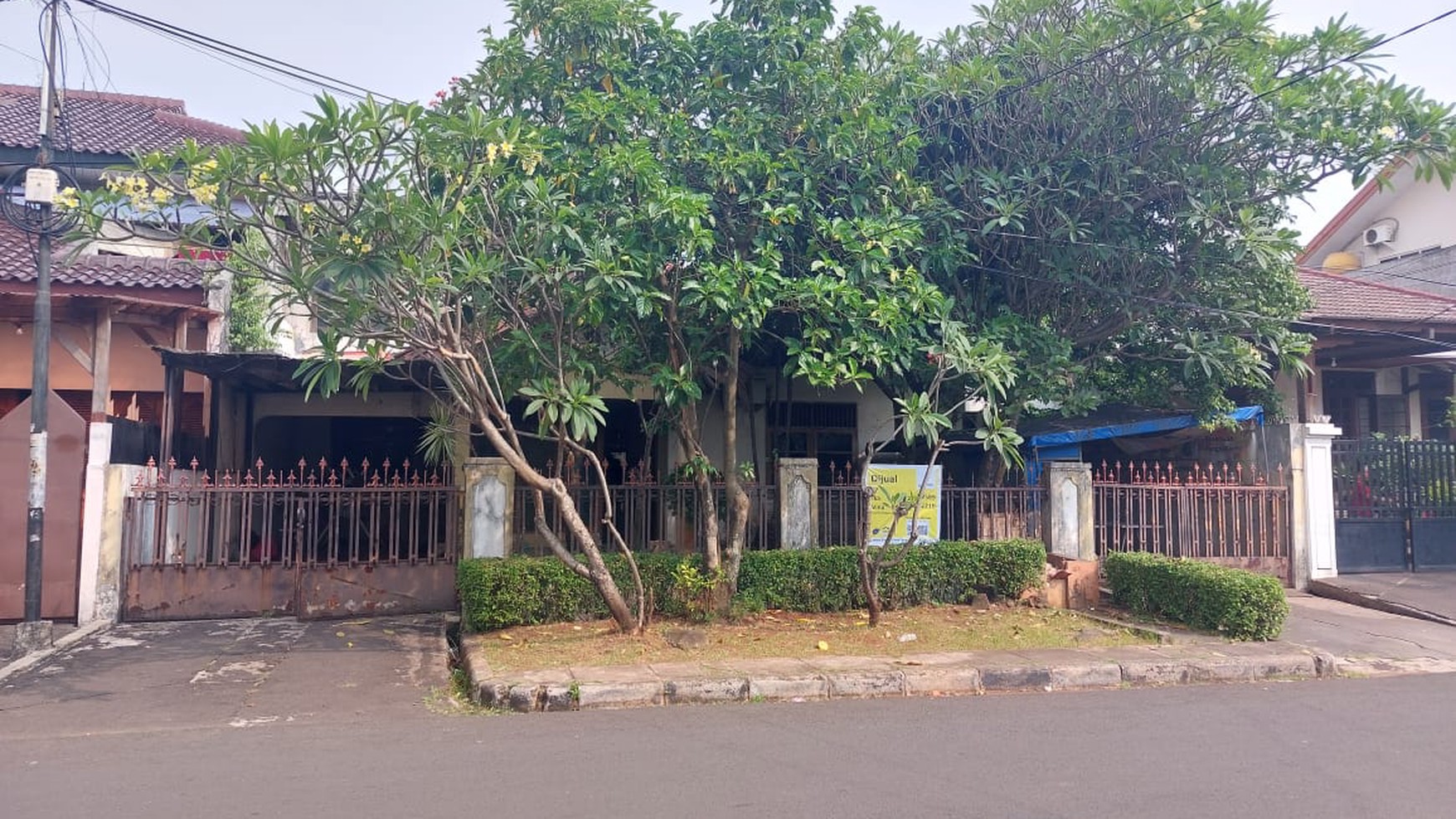 Rumah Lokasi Strategis dengan Kondisi Apa Adanya @Taman Aries, Kembangan