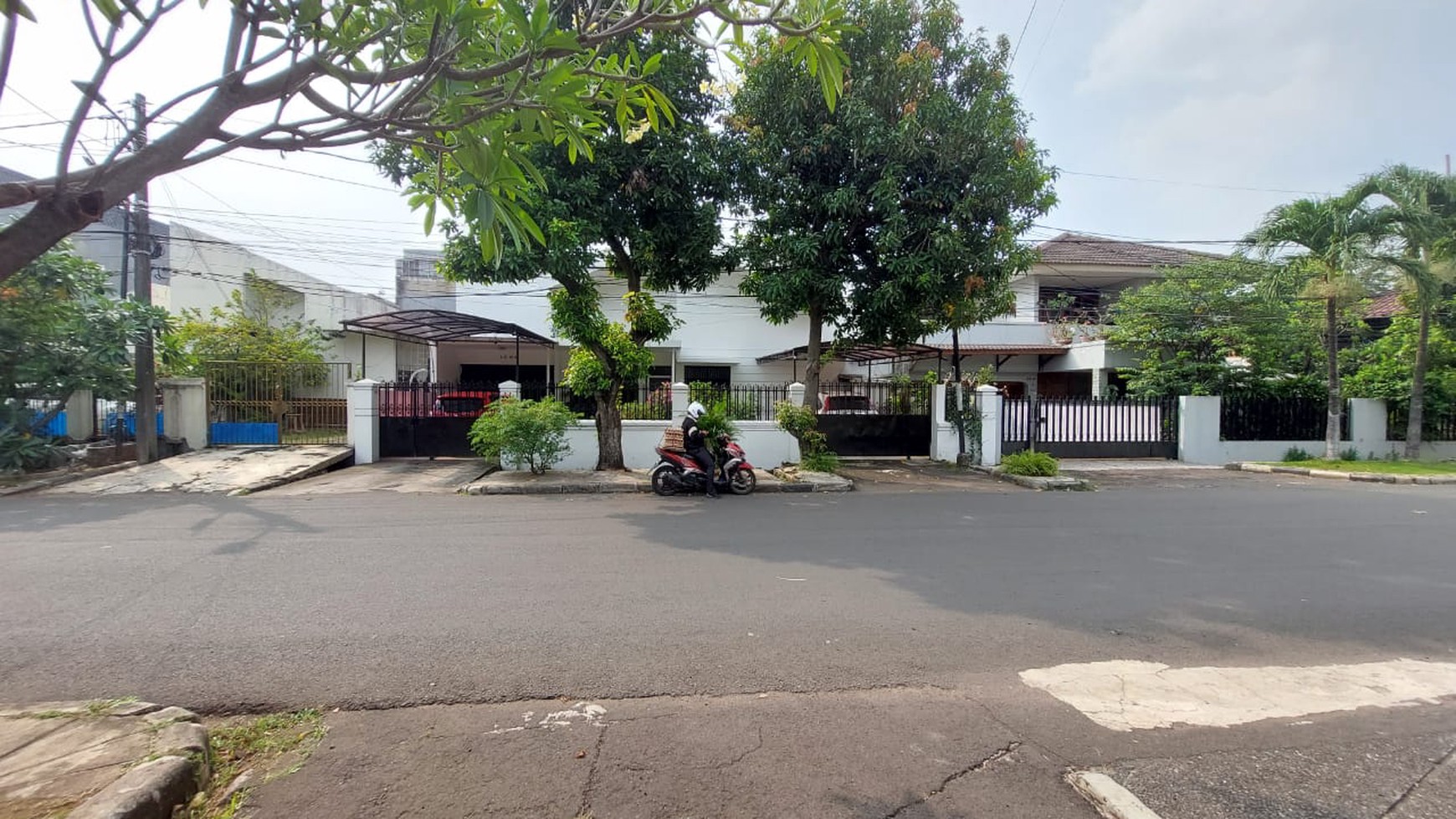 Rumah Lokasi Strategis dengan Kondisi Apa Adanya @Taman Aries, Kembangan