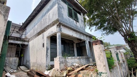 Rumah Tua Hitung Tanah dalam Perumahan Bintaro Sektor 9
