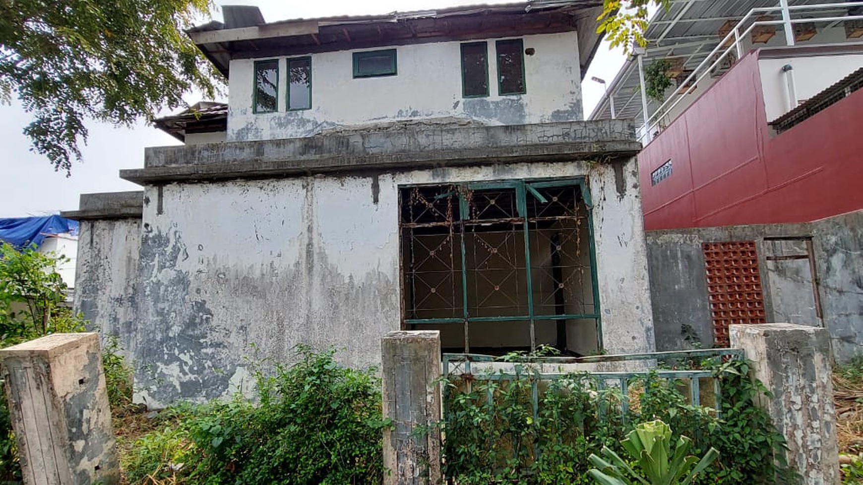 Rumah Tua Hitung Tanah dalam Perumahan Bintaro Sektor 9