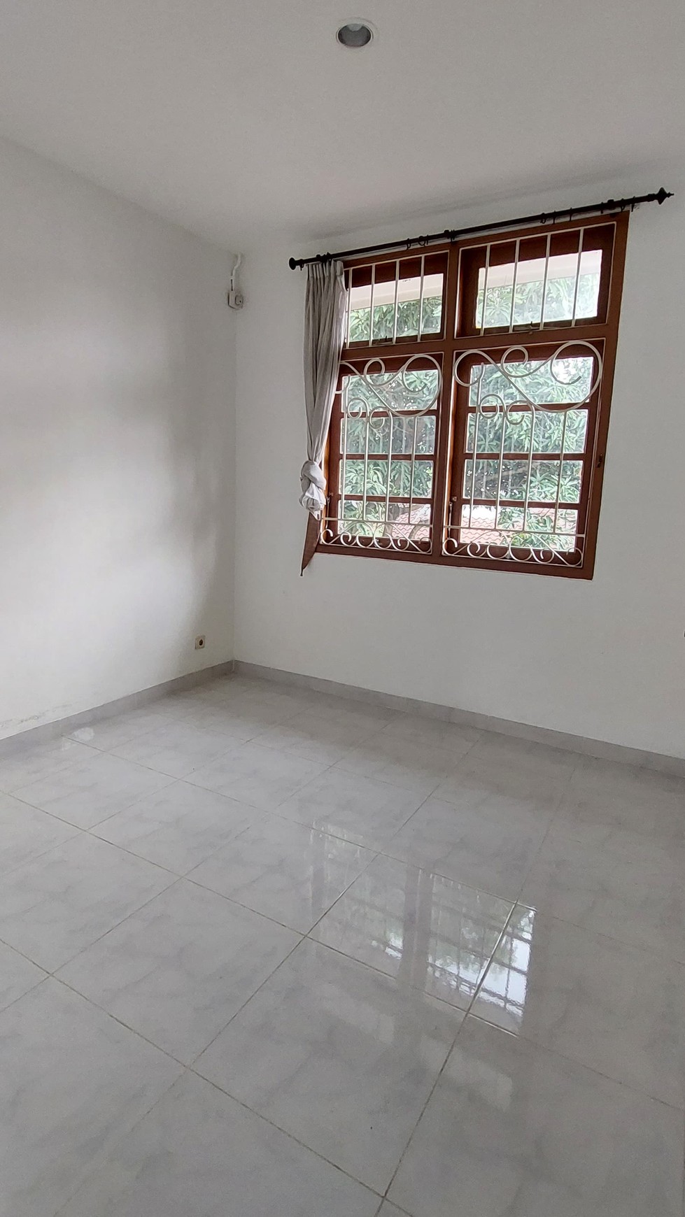 Rumah Siap Huni, Hunian Mewah dan Asri @Bintaro Sektor 8