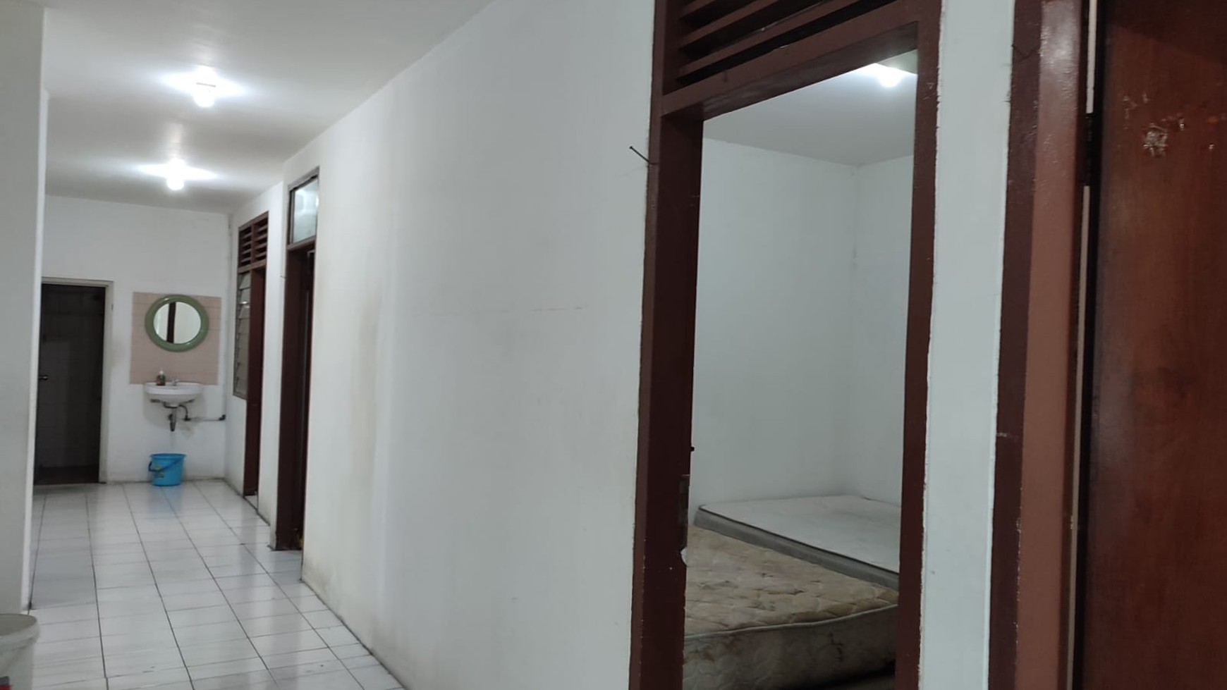 Rumah 2 lantai hoek,ex kost ,Lokasi Ok di Kelapa Gading