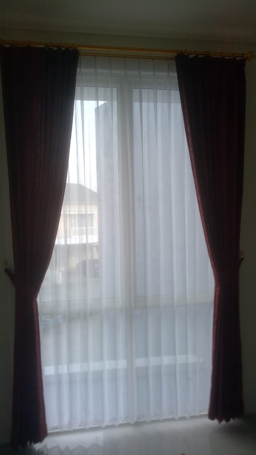 View DANAU Rumah Royal Residence Surabaya SPESIAL 4 Kamar Tidur SEMI Furnished