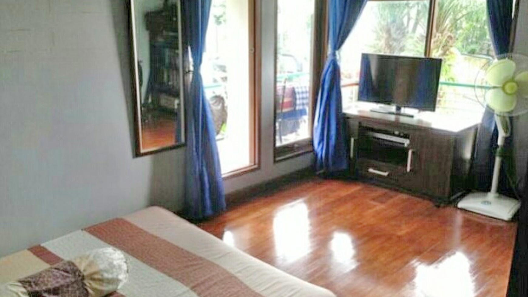 Dijual Rumah Lokasi Strategis di Puri Town House, Bintaro Jaya