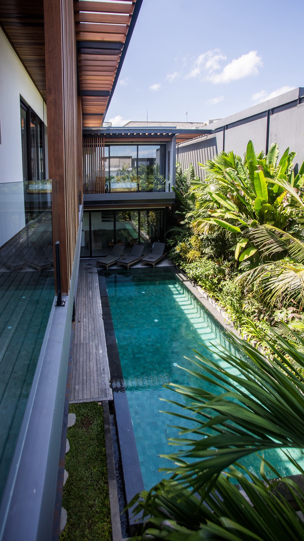 Leasehold brand new modern  villa 5 bedroom with good ROI with view jungle, Canggu