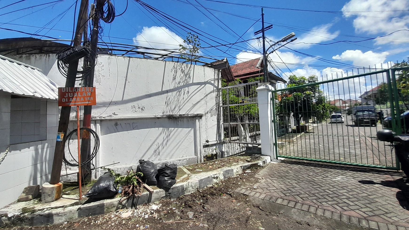 Rumah Hook Luas Satelit Indah Surabaya Dekat Pusat Perbelanjaan