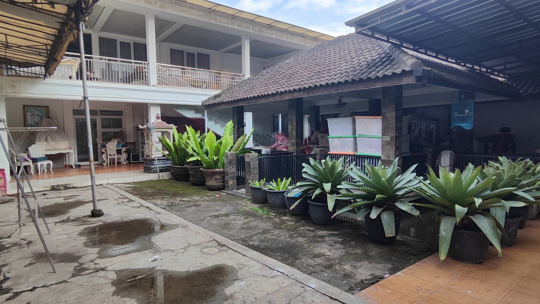 Rumah Mewah Eks Usaha Tenda dan Wedding Decoration di Jalan Yos Sudarso