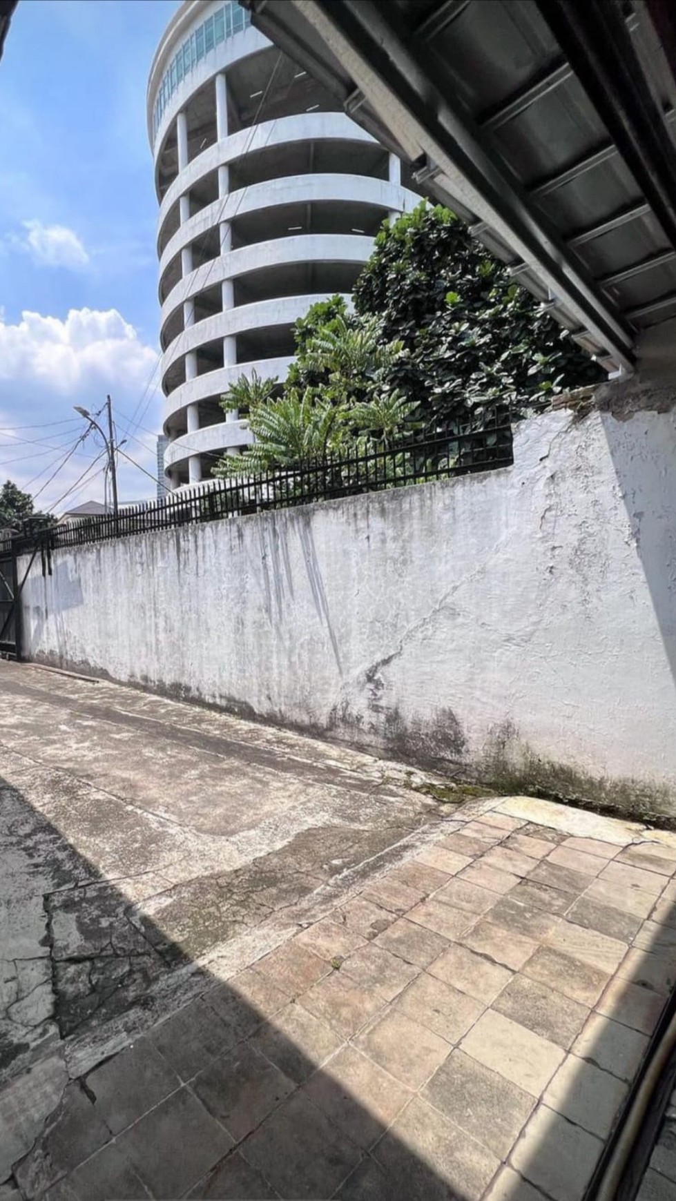 Dijual Rumah Tua Samping ITC Kuningan bisa jadi kontrakan daerah strategis di Setiabudi Jakarta Selatan