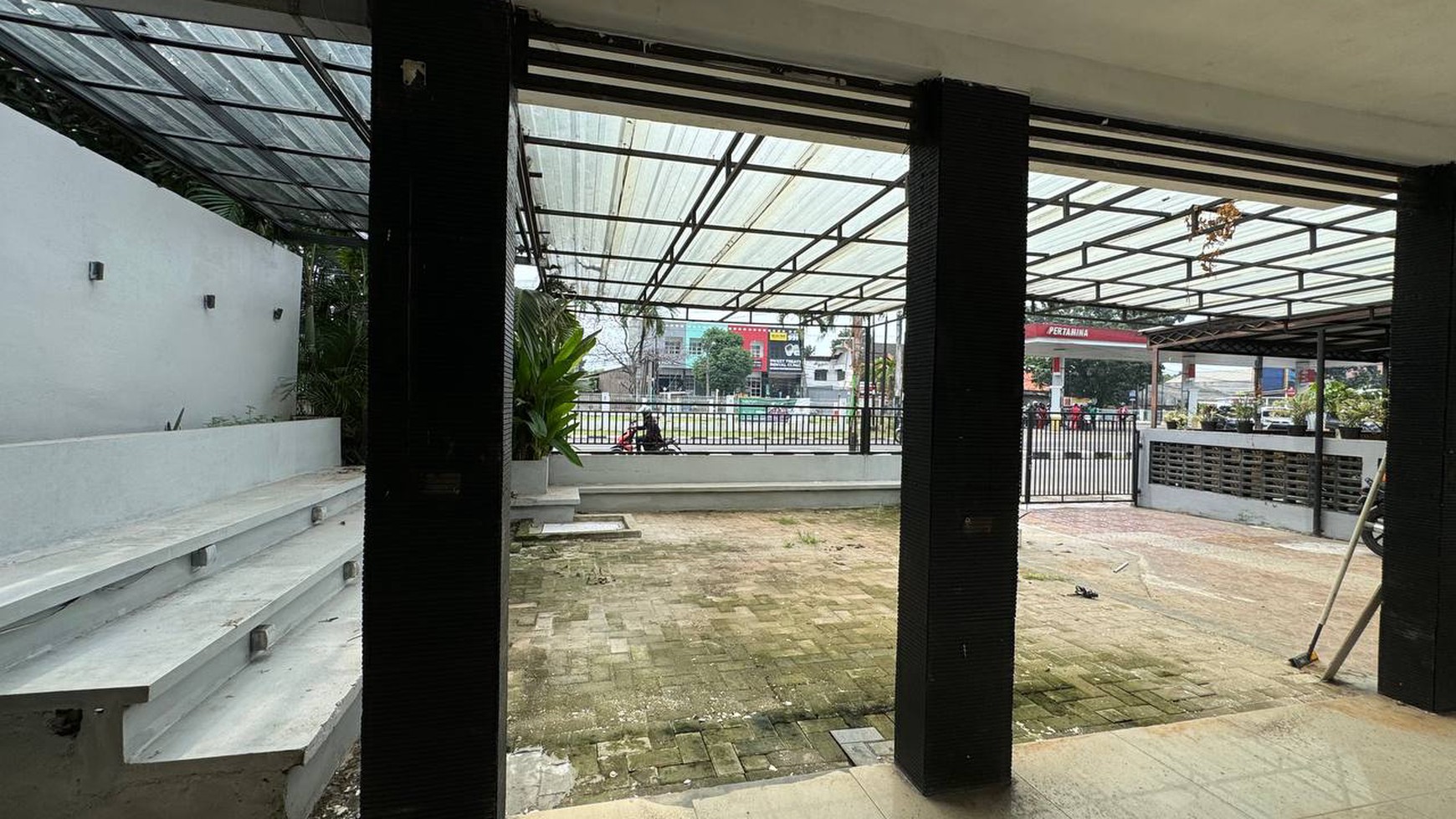 Cinere raya luas 300 area komersial ex cafe kantor