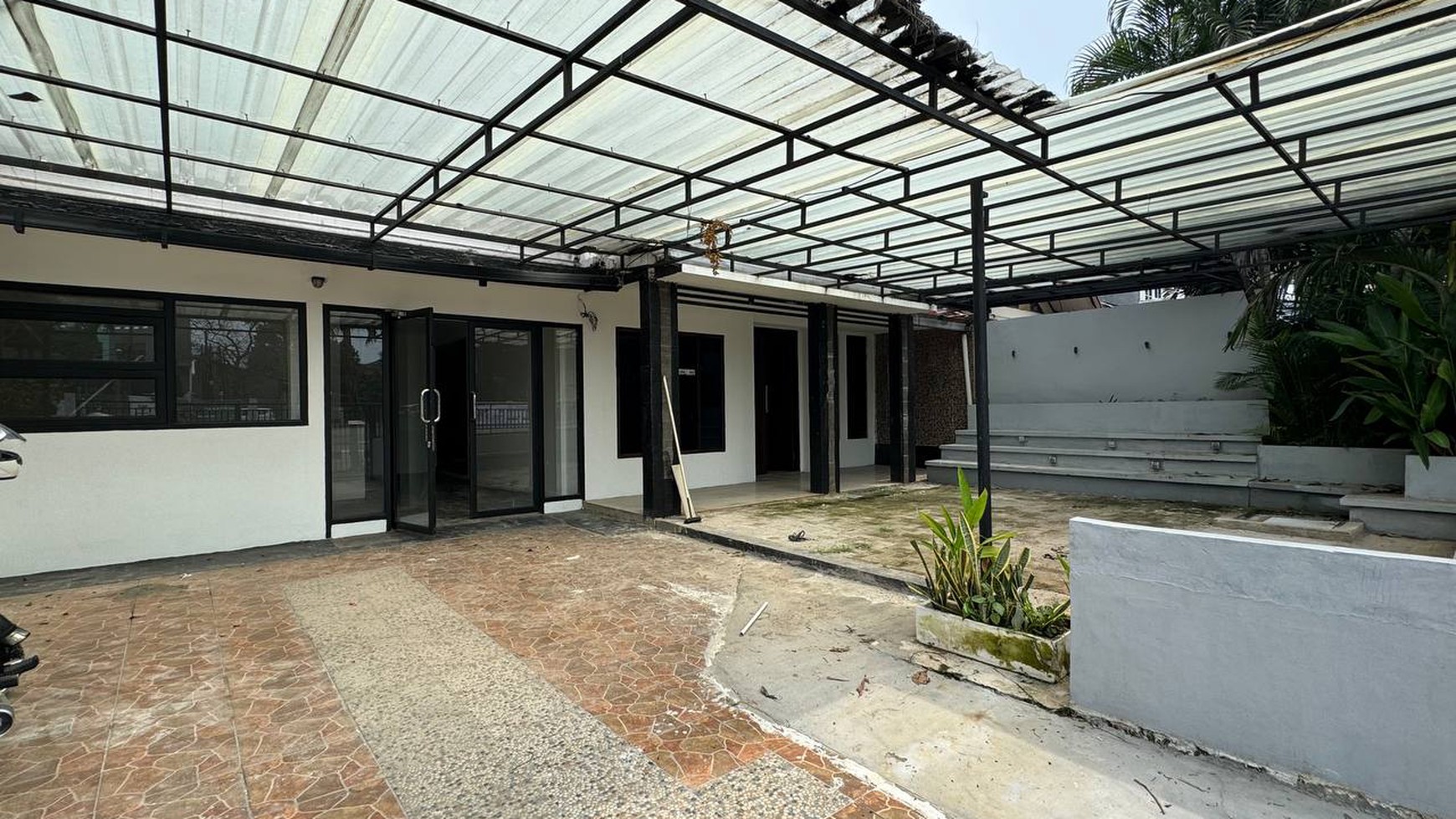 Cinere raya luas 300 area komersial ex cafe kantor