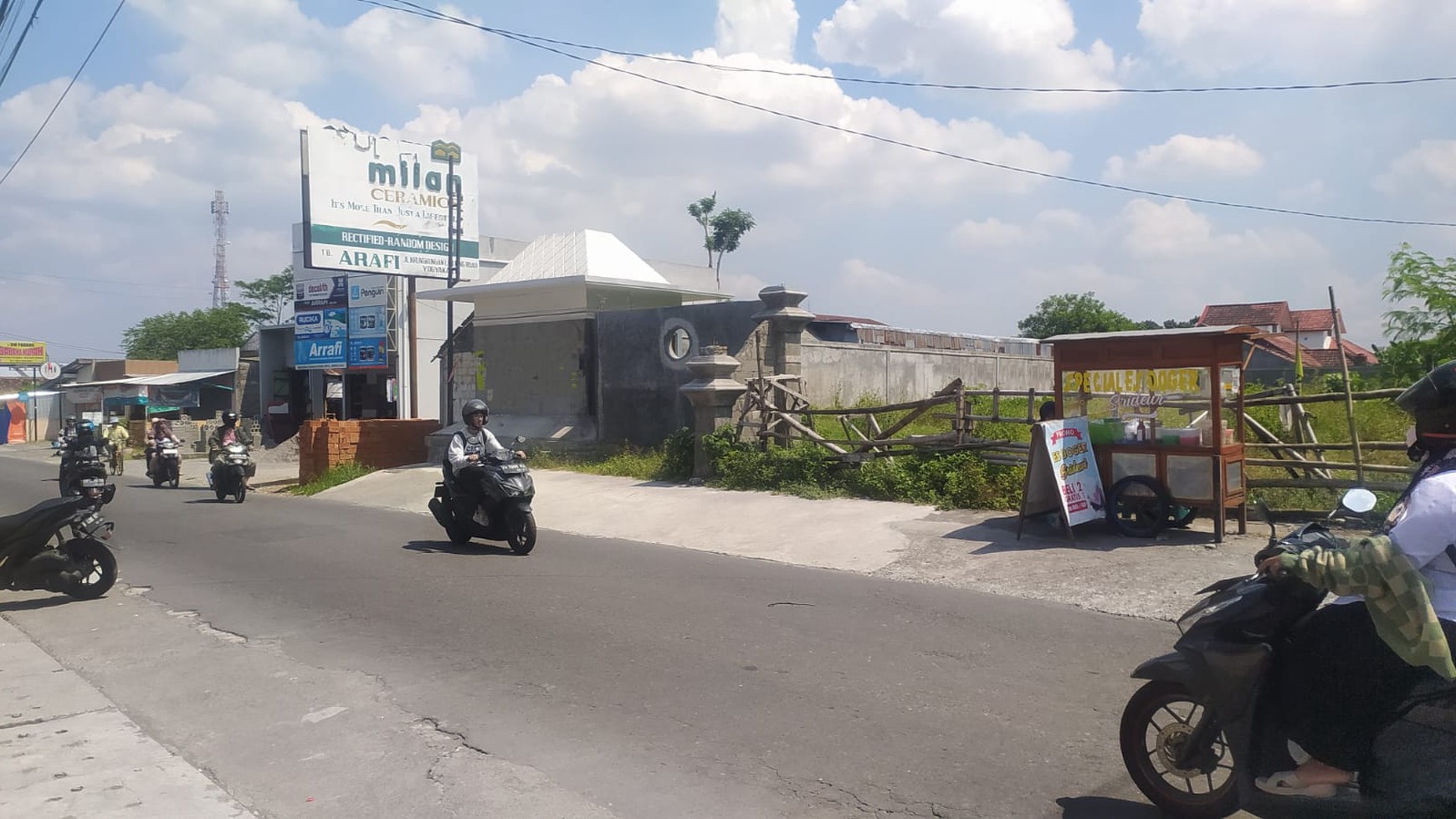 Disewakan Tanah Seluas 1271 Meter Persegi Lokasi Strategis di Anggajaya Condong Catur 