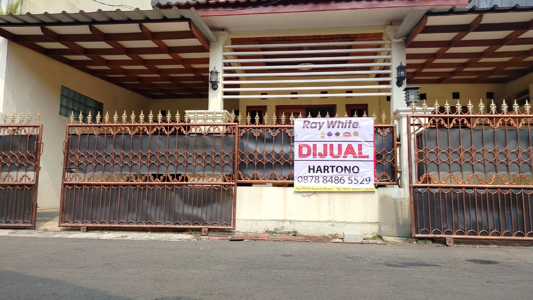 Perumahan Dukuh Zamrud rumah dijual cepat : Lokasi Strategis dan Kesejukan Nyaman Depan Taman!