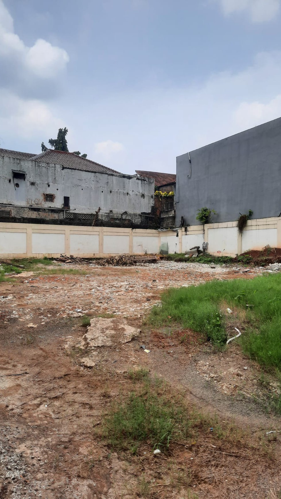 Di jual /sewa tanah + gedung  di Jl Harsono Ragunan jakarta selatan