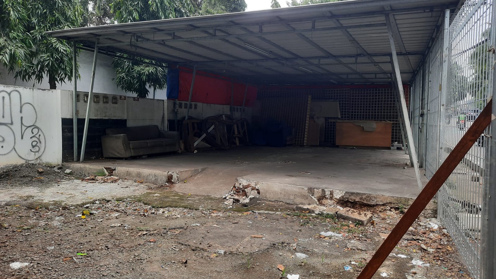 Di jual /sewa tanah + gedung  di Jl Harsono Ragunan jakarta selatan