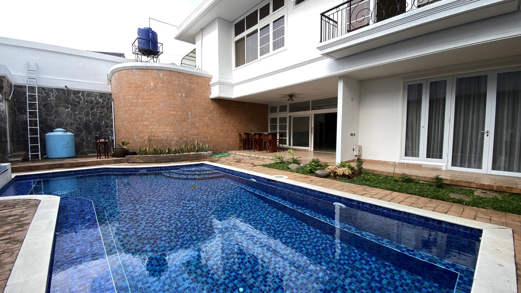 Beautiful and cozy house in pondok indah, jakarta selatan