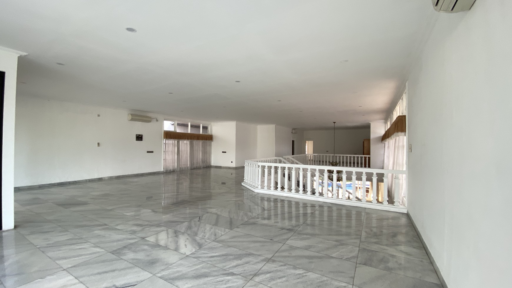 Beautiful and cozy house in pondok indah, jakarta selatan