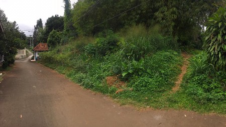 Tanah di area kawasan kota Pamulang - Lokasi Strategis - Cocok untuk Hunian/Cluster - Akses jalan masuk mobil - Dijual Cepat