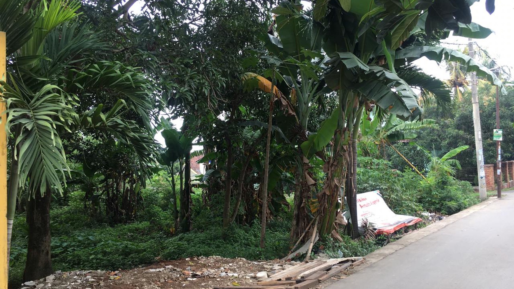 Tanah di area kawasan kota Pamulang - Lokasi Strategis - Cocok untuk Hunian/Cluster - Akses jalan masuk mobil - Dijual Cepat