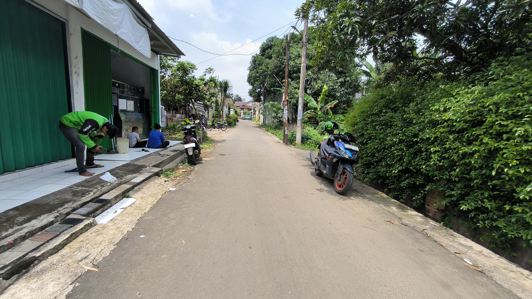 Tanah di area kawasan kota Pamulang - Lokasi Strategis - Cocok untuk Hunian/Cluster - Akses jalan masuk mobil - Dijual Cepat