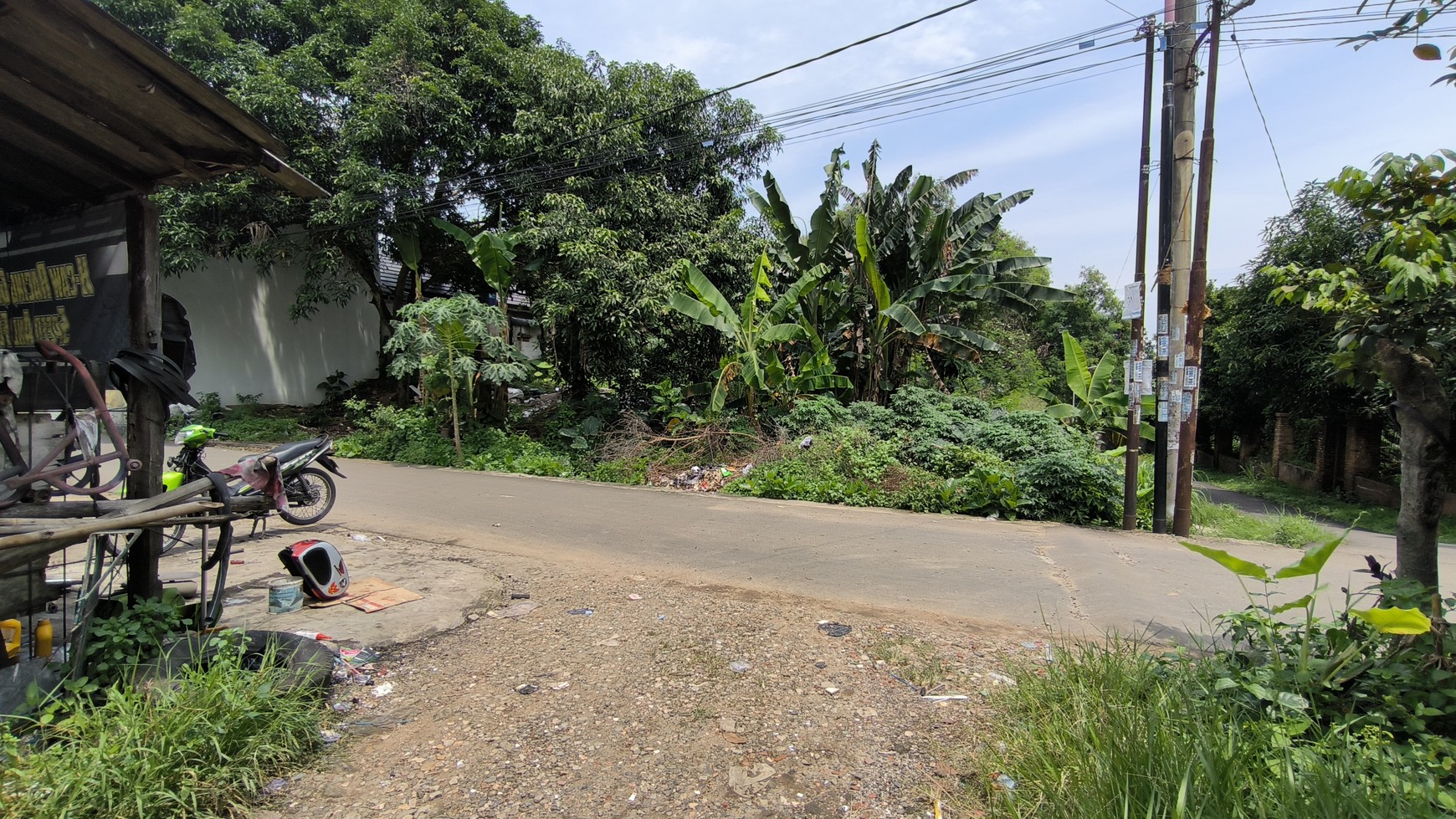 Tanah di area kawasan kota Pamulang - Lokasi Strategis - Cocok untuk Hunian/Cluster - Akses jalan masuk mobil - Dijual Cepat