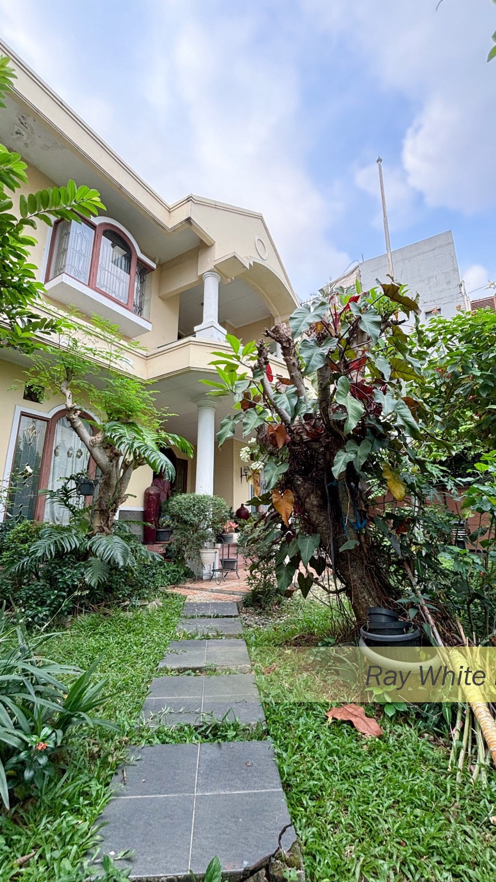 RUMAH CLASSIC RADIO DALAM KEBAYORAN BARU, JAKARTA SELATAN