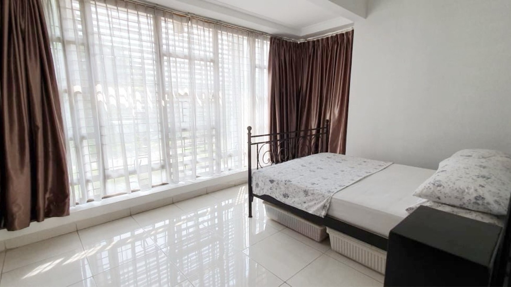 Rumah dalam cluster di Emerald Bintaro Jaya sektor 9