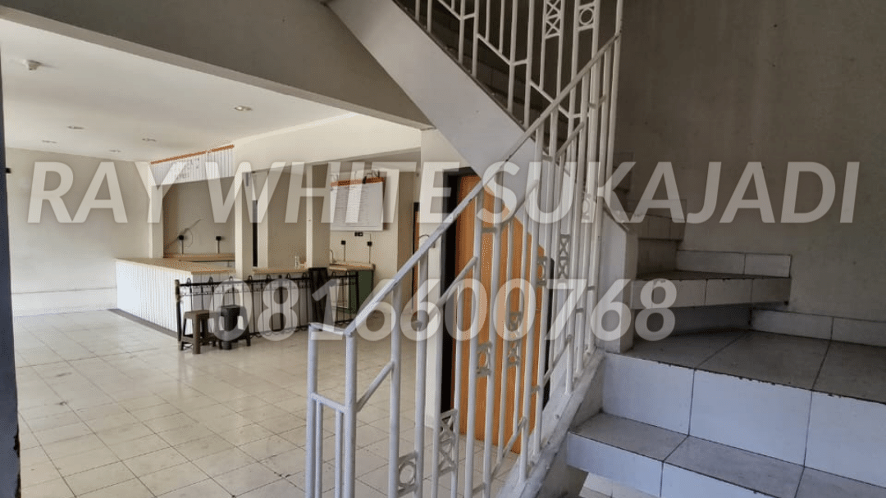 Rumah kost dan Ruang Usaha Surya Sumantri Mainroad