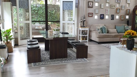 Dijual Rumah Nuansa Vila Dekat Modern Hills Pondok Cabe harga dibawah appraisal