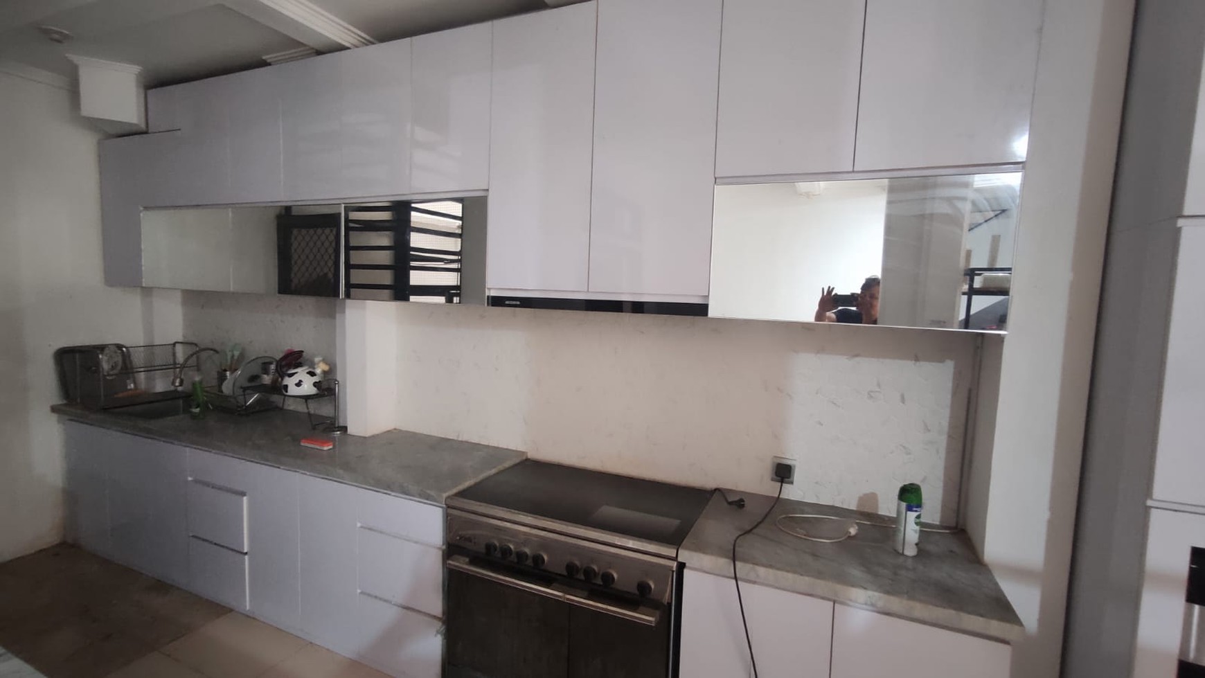 Rumah Furnished, bangunan bagus, siap huni di Bintaro