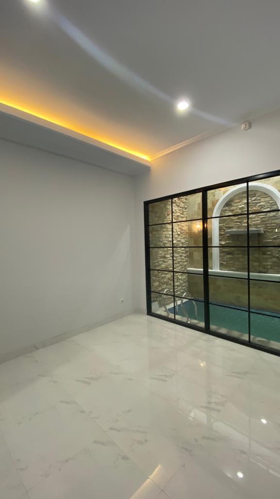 Rumah Baru dalam cluster Modern & Mewah (Private Swimming Pool)