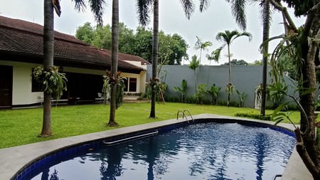 Rumah Cantik di Area yang nyaman, asri dan Tenang dan strategis Jakarta Selatan 