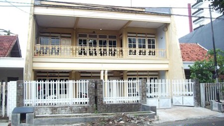 Rumah di Kendangsari Surabaya Selatan, Bagus + Terawat, Row Jalan depan Lebar, Bisa untuk usaha (ex.Kantor), Lokasi Strategis, Siap Huni