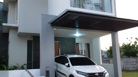 dijual rumah royal residence row boulevard dekat danau