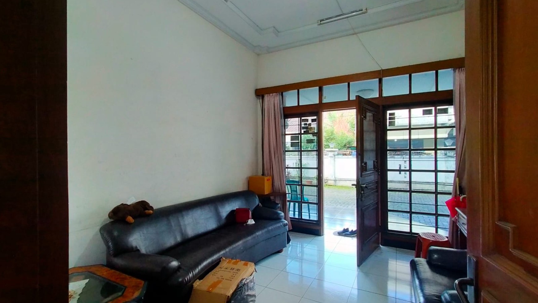 Rumah Lux Semi Furnished di Tengah Kota Sayap Pajajaran